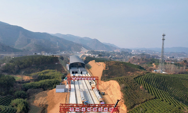 河南省首個山嶺重丘區(qū)集約化現(xiàn)代化預(yù)制梁場圓滿完成使命任務(wù)2.png