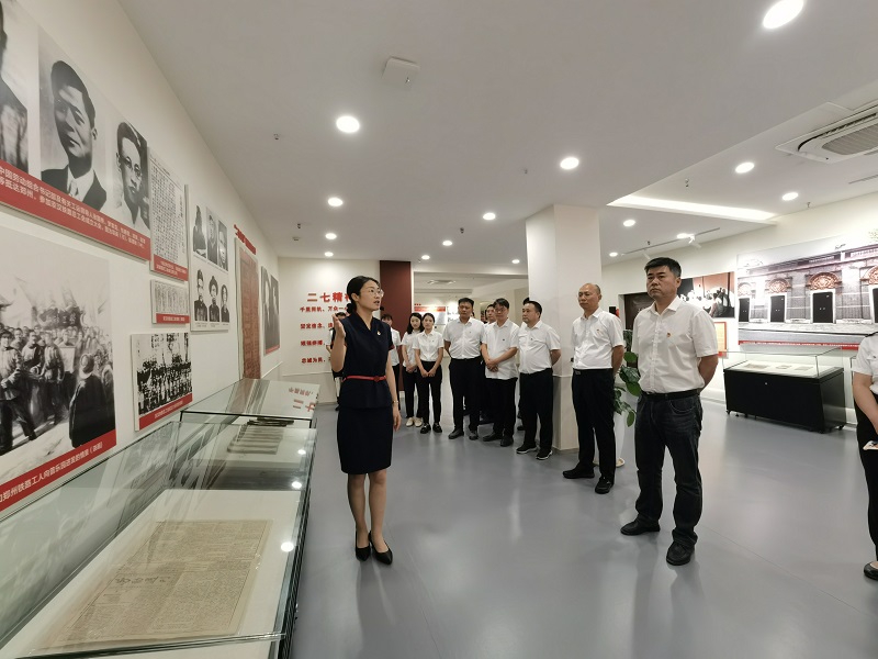 交通工程公司參觀鄭州黨史館.jpg